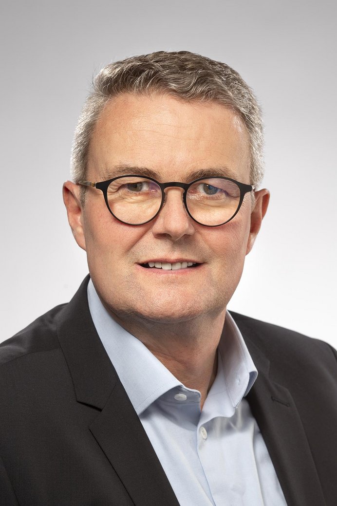 alt="Anton Dilse"