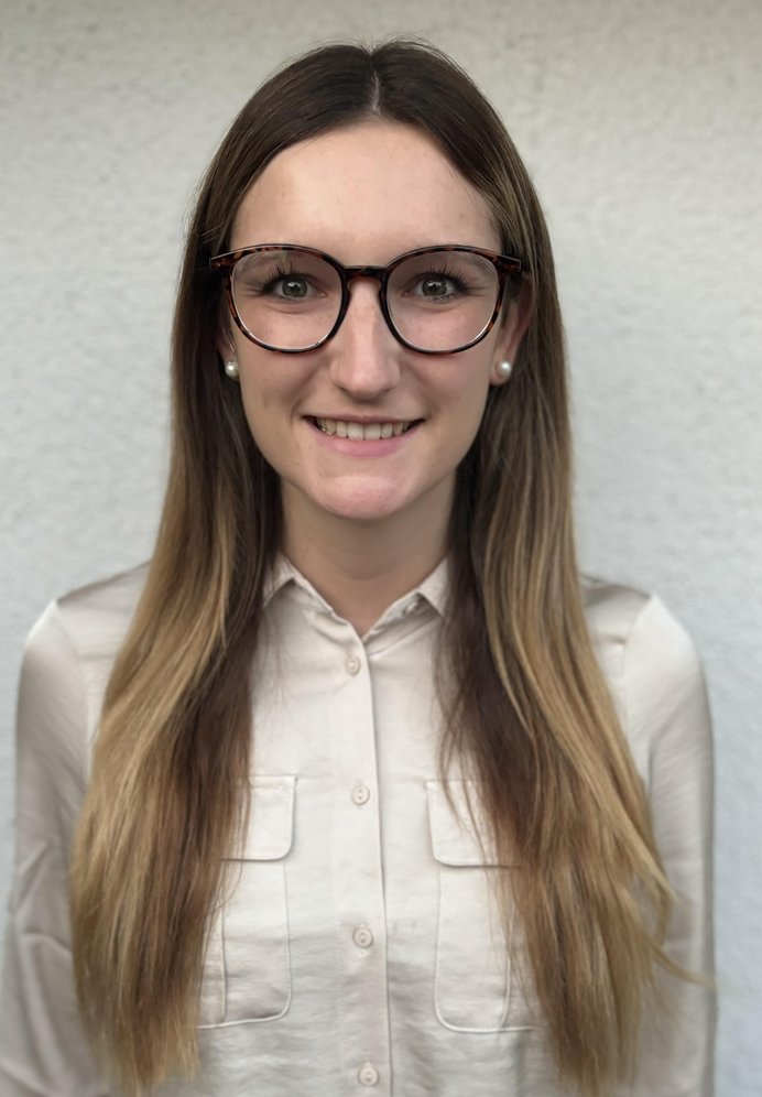 alt="Lena Mayer"